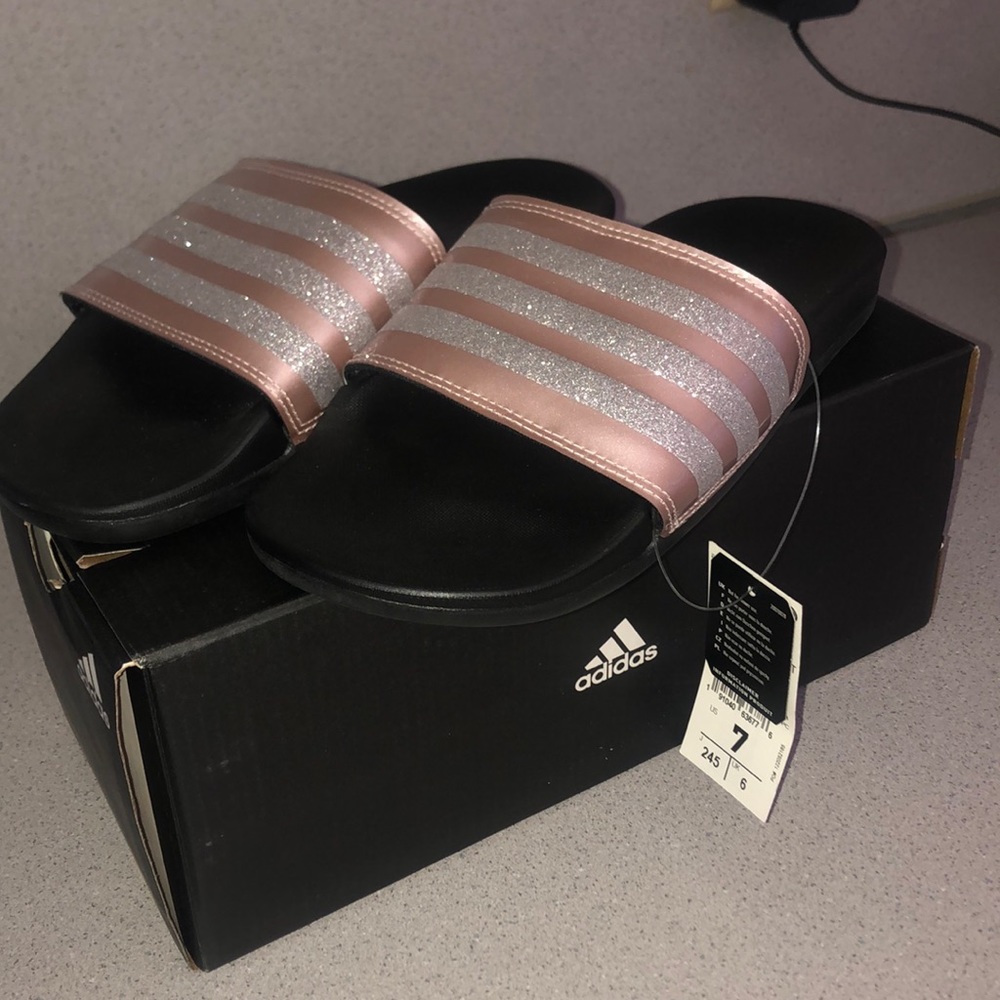 NWT Adidas Adilette Comfort Sandal Size 7 Women’s
